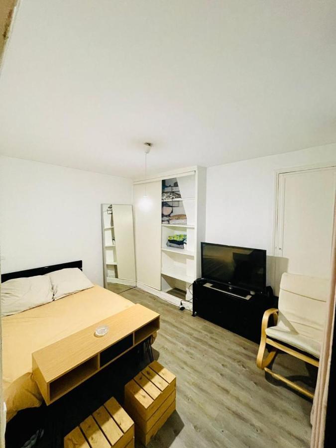 Appartement En Plein Coeur Du 10Eme Et Proche De Plusieurs Gares Paris Exterior foto